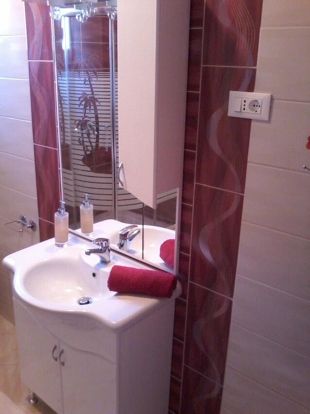 A-12248-a - Private accommodation - Apartments with a parking space Vinišće, Trogir