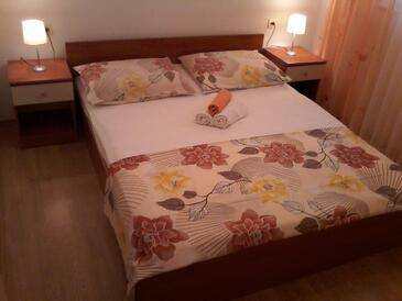 Ferienwohnungen mit Parkplatz Vinisce, Trogir - 12248