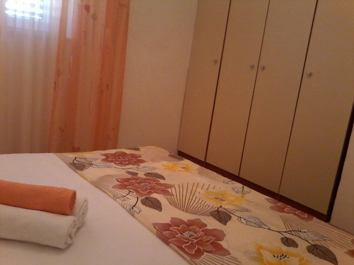 A-12248-a - Private accommodation - Apartments with a parking space Vinišće, Trogir