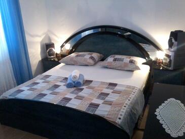 Apartments with parking space Vinišće, Trogir - 12248