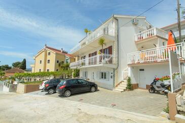 Apartments With Hot Tub Okrug Gornji, ČIovo - 12293 - Trogir