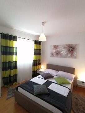 Apartments and rooms with parking space Crikvenica - 12305