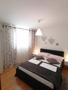 Apartments and rooms with parking space Crikvenica - 12305