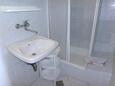 Lopar, Bathroom in the apartment, (pet friendly) and WiFi.