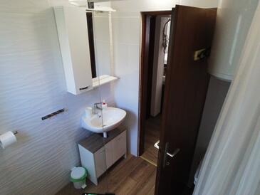 Apartments with terrace Tkon, North Dalmatia