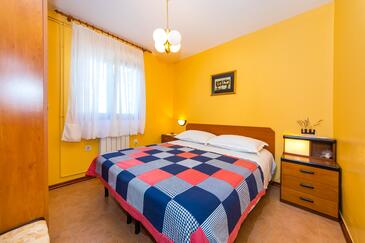 Apartments with terrace Tkon, North Dalmatia