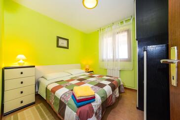 Apartments with terrace Tkon, North Dalmatia