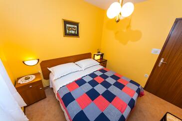 Apartments with terrace Tkon, North Dalmatia