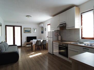 Apartments with terrace Tkon, North Dalmatia