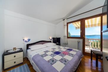 Apartments with terrace Tkon, North Dalmatia