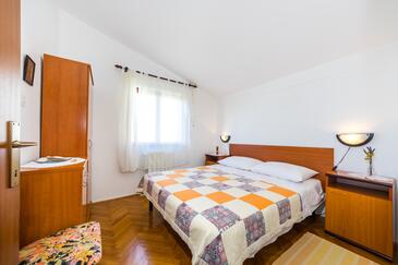 Apartments with terrace Tkon, North Dalmatia
