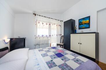 Apartments with terrace Tkon, North Dalmatia