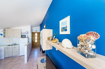 Apartments with terrace Tkon, North Dalmatia