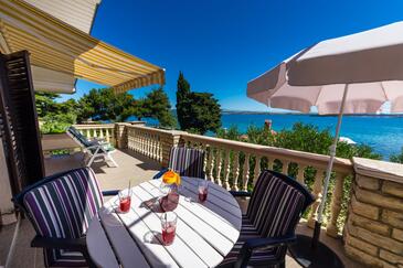 Apartments by the sea Tkon, Pašman - 12346