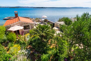 Apartments with terrace Tkon, North Dalmatia