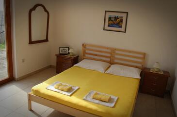 Apartments with parking space Hvar - 12353