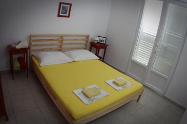 Apartments with parking space Hvar - 12353
