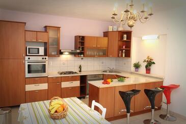 Apartments with parking space Hvar - 12353