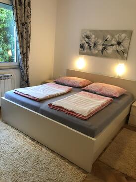 Apartments with parking space Rab - 12383