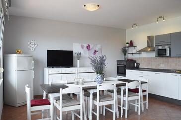 Comfortable and spacious apartment Rab (A-12383-a)