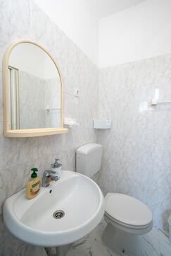 Apartments with terrace Kampor, Kvarner