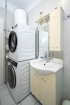 Apartments with terrace Kampor, Kvarner