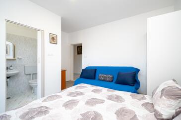 Apartments with terrace Kampor, Kvarner