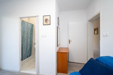 Apartments with terrace Kampor, Kvarner