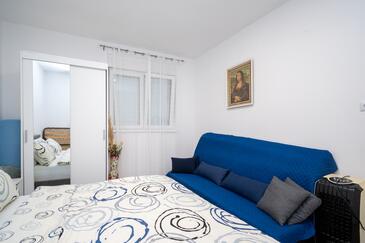 Apartments with terrace Kampor, Kvarner