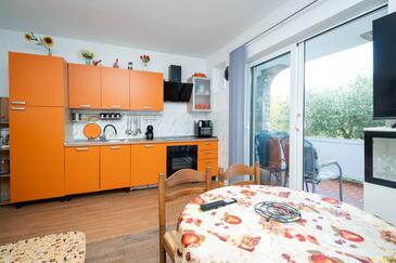 Apartments with terrace Kampor, Kvarner