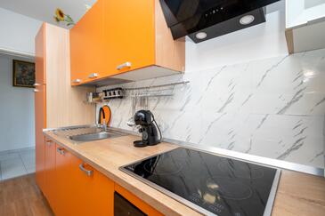 Apartments with terrace Kampor, Kvarner