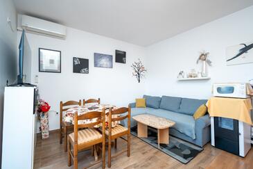 Apartments with terrace Kampor, Kvarner