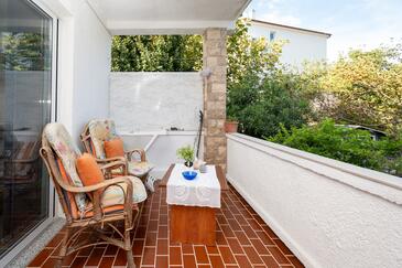 Apartments with terrace Kampor, Kvarner