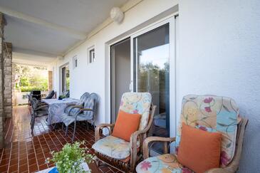 Apartments with terrace Kampor, Kvarner