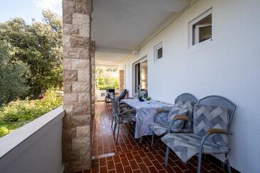 Apartments with terrace Kampor, Kvarner