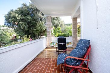 Apartments with terrace Kampor, Kvarner