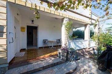 Apartments with terrace Kampor, Kvarner