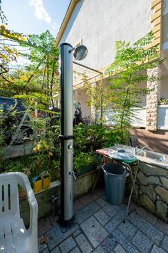 Apartments with terrace Kampor, Kvarner