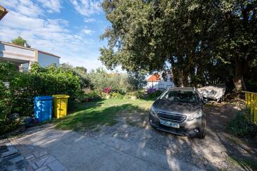 Apartments with terrace Kampor, Kvarner