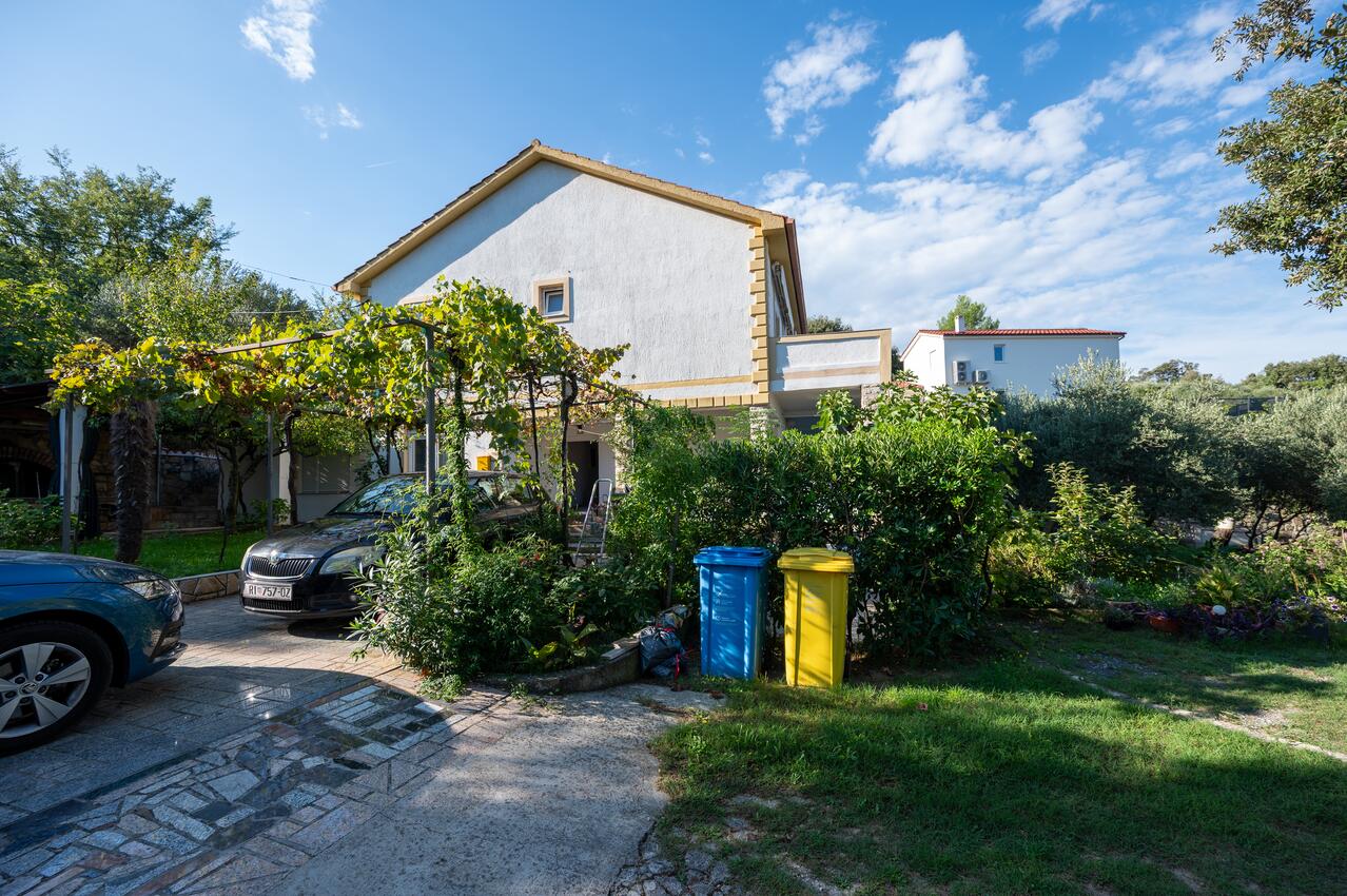 Apartments with terrace Kampor, Kvarner