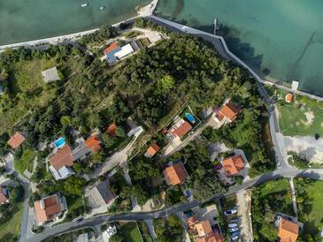 Apartments with terrace Kampor, Kvarner