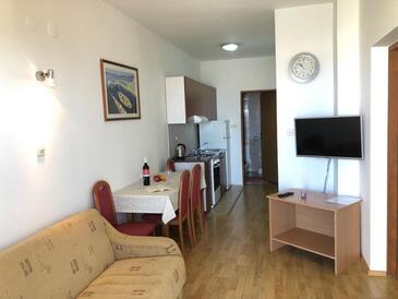 Апартаменти з паркуванням Мандре - Mandre, Паг - Pag - 12409