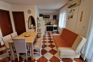 2-Zimmer-Ferienwohnung Mavarstica, Ciovo (A-12435-a)