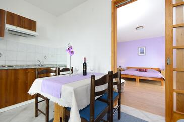 Apartamentos y estudios Baška Voda, Dalmacia Central