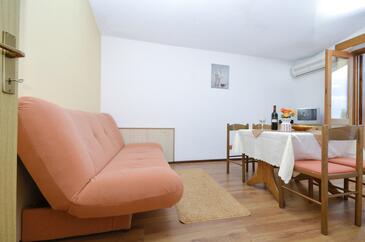 Apartamentos y estudios Baška Voda, Dalmacia Central