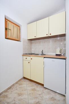 Apartmaji z bazenom za družine z otroci Baška Voda, Makarska - 12442