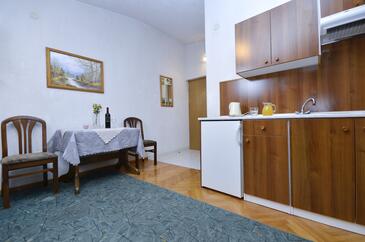 Apartamentos y estudios Baška Voda, Dalmacia Central