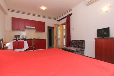 Apartamentos y estudios Baška Voda, Dalmacia Central