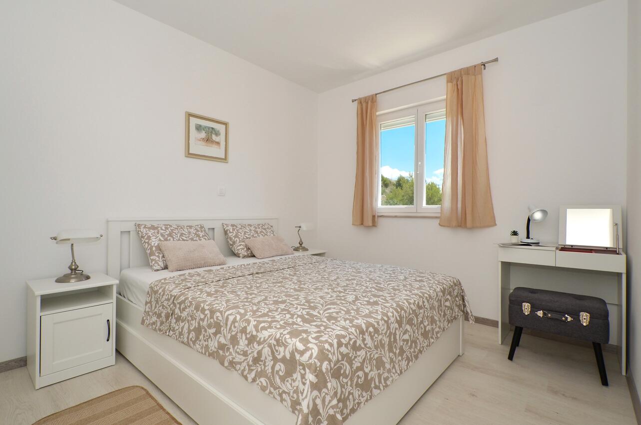 Appartamenti con parcheggio Seget Donji, Traù - Trogir - 12481