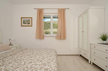 Appartamenti con parcheggio Seget Donji, Traù - Trogir - 12481